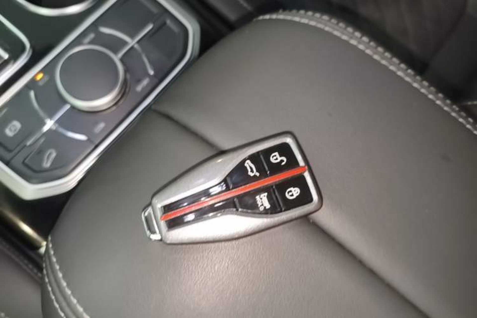 Used Hongqi HS7 2021 2.0T DCT Two-Wheel Drive Smart Connect Flagship Edition Vehicle Key