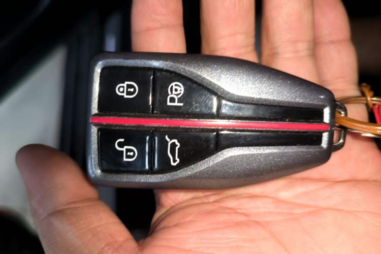 Used Hongqi HS7 2021 3.0T Automatic All-Wheel Drive Smart Connect Flagship Edition Vehicle Key