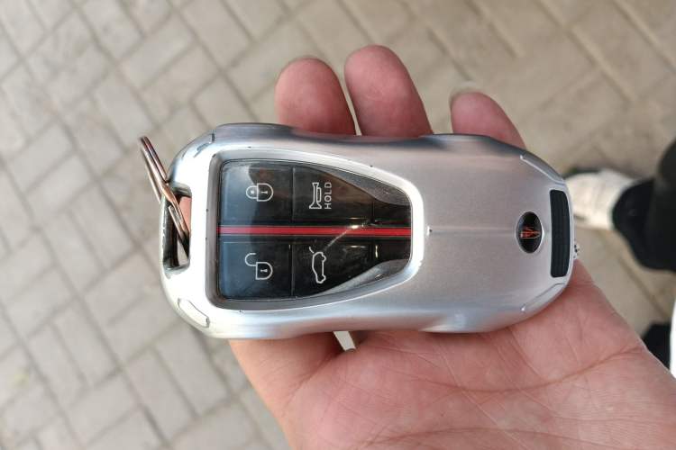 Used Hongqi HS7 2021 2.0T DCT Two-Wheel Drive Smart Connect Flagship Edition Vehicle Key