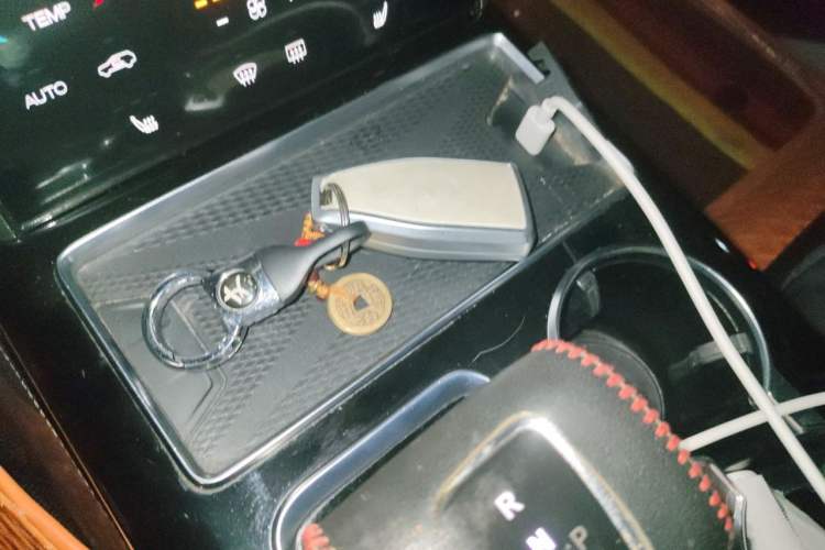 Used Hongqi HS7 2021 2.0T DCT Two-Wheel Drive Smart Connect Flagship Edition Vehicle Key