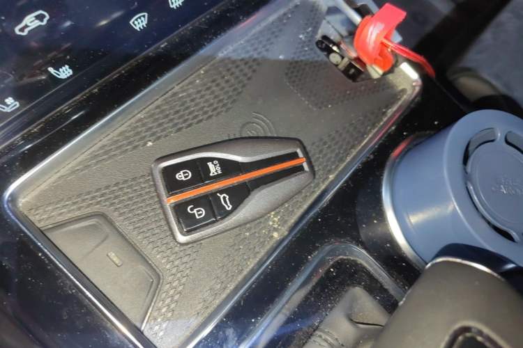 Used Hongqi HS7 2021 2.0T DCT Two-Wheel Drive Smart Connect Flagship Edition Vehicle Key