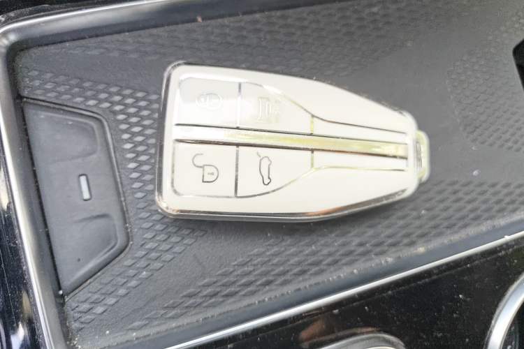 Used Hongqi HS7 2021 2.0T DCT Two-Wheel Drive Smart Connect Flagship Edition Vehicle Key