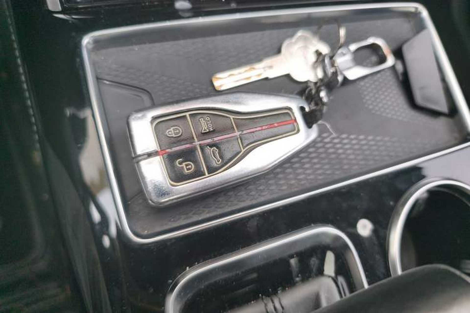 Used Hongqi HS7 2021 2.0T DCT Two-Wheel Drive Smart Connect Flagship Edition Vehicle Key