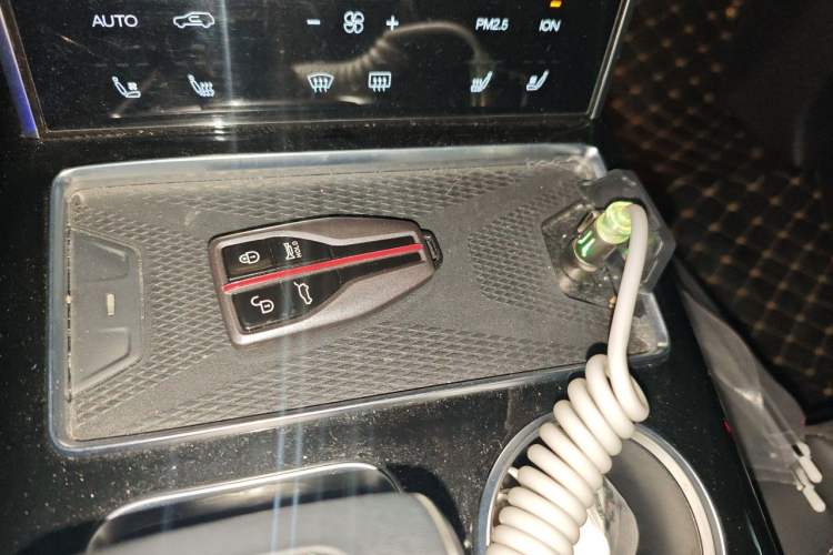 Used Hongqi HS7 2021 2.0T DCT Two-Wheel Drive Smart Connect Flagship Edition Vehicle Key