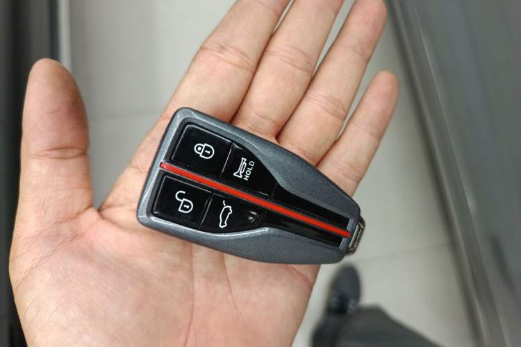Used Hongqi HS7 2021 2.0T DCT Two-Wheel Drive Smart Connect Flagship Edition Vehicle Key