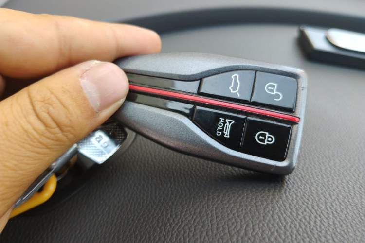 Used Hongqi HS7 2021 2.0T DCT Two-Wheel Drive Smart Connect Flagship Edition Vehicle Key