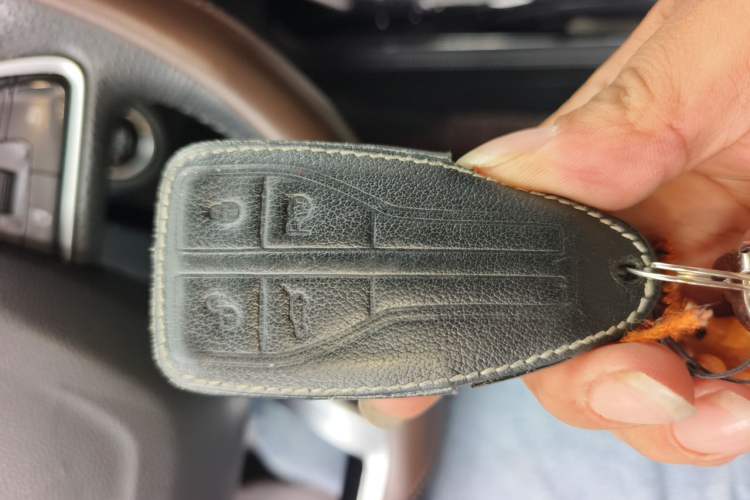 Used Hongqi HS7 2021 2.0T DCT Two-Wheel Drive Smart Connect Flagship Edition Vehicle Key