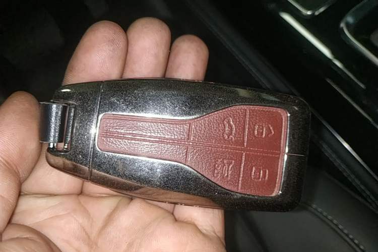 Used Hongqi HS7 2021 3.0T Automatic All-Wheel Drive ZhiLian Flagship Edition Vehicle Key