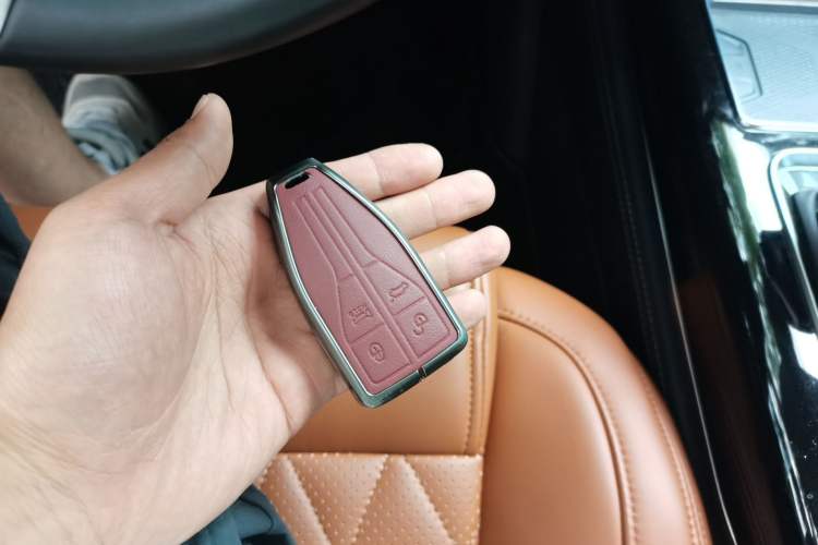Used Hongqi HS7 2021 3.0T Automatic All-Wheel Drive Smart Connect Flagship Edition Vehicle Key