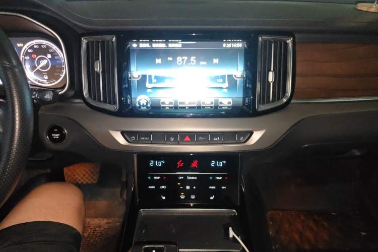 Used Hongqi HS7 2021 2.0T DCT Two-Wheel Drive Smart Connect Flagship Edition Audio And AC Panel