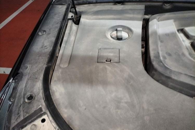 Used Hongqi HS7 2021 2.0T DCT Two-Wheel Drive Smart Connect Flagship Edition Engine Bay Right
