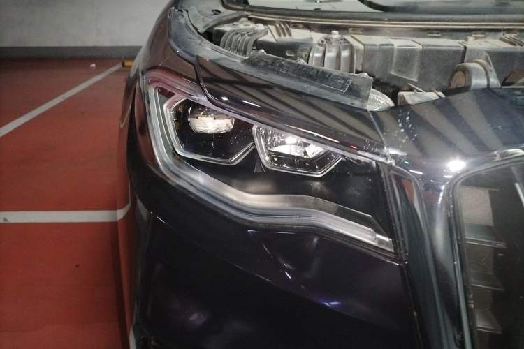 Used Hongqi HS7 2021 2.0T DCT Two-Wheel Drive Smart Connect Flagship Edition Right Front Headlight