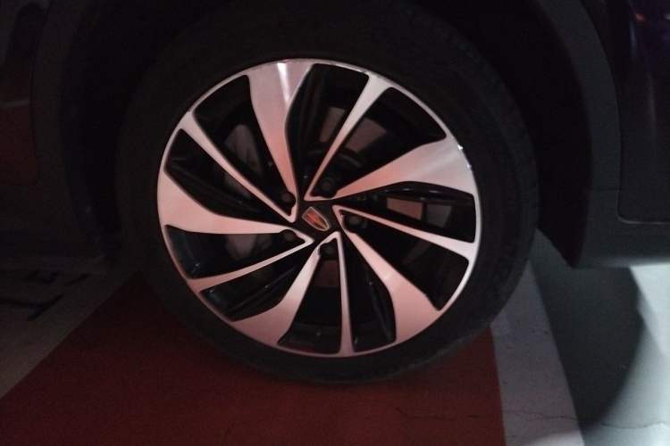 Used Hongqi HS7 2021 2.0T DCT Two-Wheel Drive Smart Connect Flagship Edition Right Front Wheel Hub
