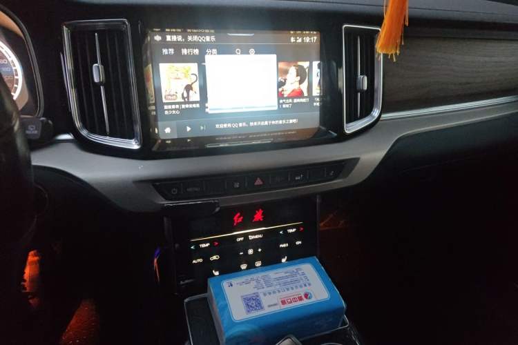 Used Hongqi HS7 2022 2.0T DCT Two-Wheel Drive Smart Connect Flagship Edition Five Seats Audio And AC Panel