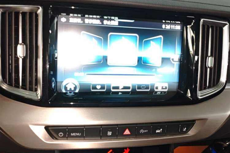 Used Hongqi HS7 2022 2.0T DCT Two-Wheel Drive Smart Connect Flagship Edition Seven Seats Audio And AC Panel