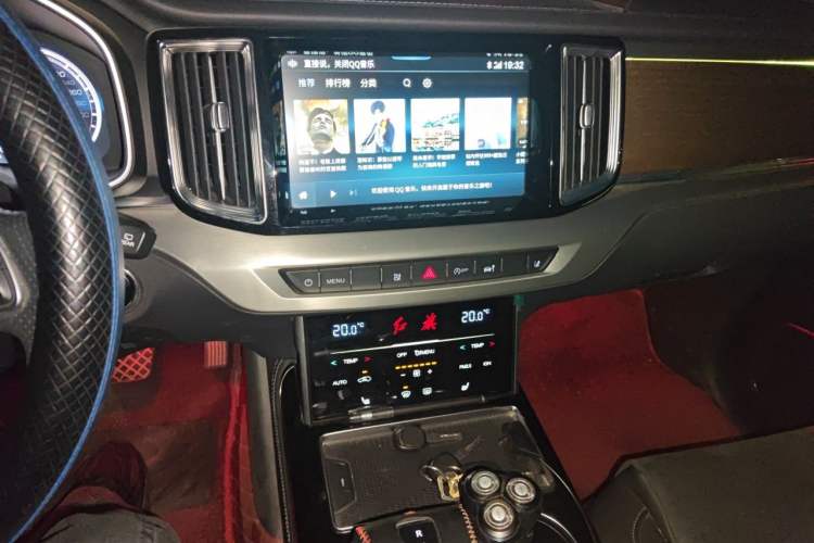 Used Hongqi HS7 2022 2.0T DCT Two-Wheel Drive Smart Connect Flagship Edition Five Seats Audio And AC Panel