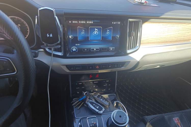 Used Hongqi HS7 2022 2.0T DCT Two-Wheel Drive Smart Connect Flagship Edition Five Seats Audio And AC Panel