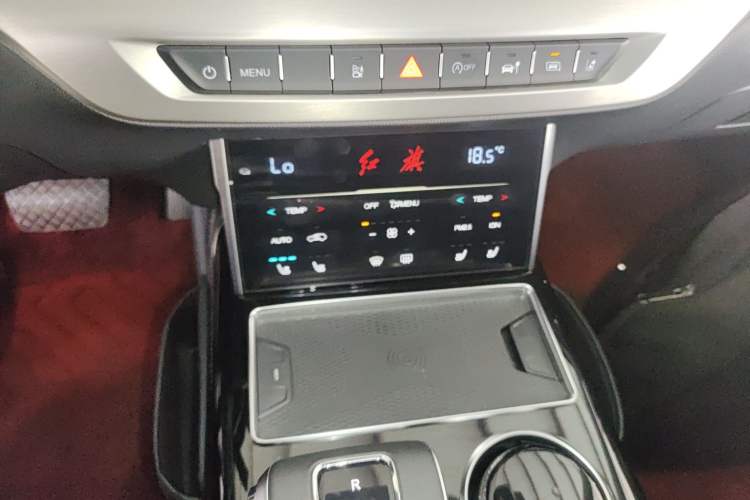 Used Hongqi HS7 2022 3.0T Automatic All-Wheel Drive ZhiLian QiChang Edition 5 Seats Audio And AC Panel