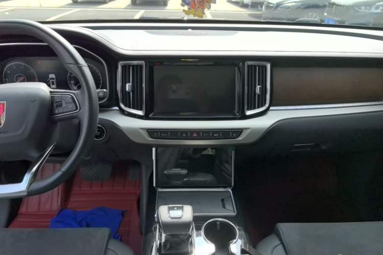 Used Hongqi HS7 2022 2.0T DCT Two-Wheel Drive Smart Connect Flagship Edition Five Seats Audio And AC Panel