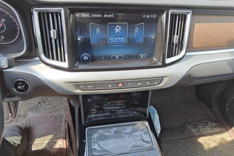 Used Hongqi HS7 2022 2.0T DCT Two-Wheel Drive Smart Connect Flagship Edition 7 Seats Audio And AC Panel