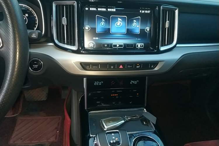 Used Hongqi HS7 2022 2.0T DCT Two-Wheel Drive Smart Connect Flagship Edition Seven Seats Audio And AC Panel
