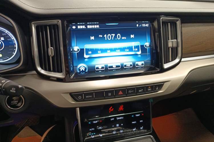 Used Hongqi HS7 2022 2.0T DCT Two-Wheel Drive Smart Connect Flagship Edition 7 Seats Audio And AC Panel