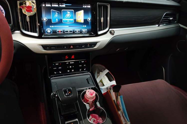 Used Hongqi HS7 2022 2.0T DCT Two-Wheel Drive Smart Connect Flagship Edition Five Seats Audio And AC Panel