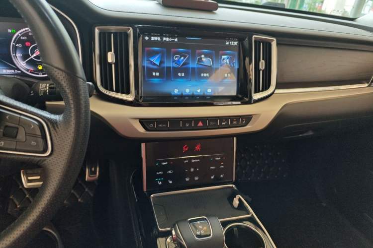 Used Hongqi HS7 2022 2.0T DCT Two-Wheel Drive Smart Connect Flagship Edition Five Seats Audio And AC Panel