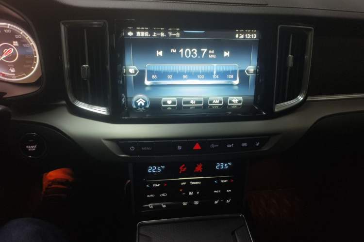 Used Hongqi HS7 2022 2.0T DCT Two-Wheel Drive Smart Connect Flagship Edition Five Seats Audio And AC Panel