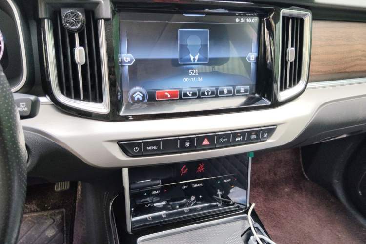 Used Hongqi HS7 2022 2.0T DCT Two-Wheel Drive Smart Connect Flagship Edition 7 Seats Audio And AC Panel