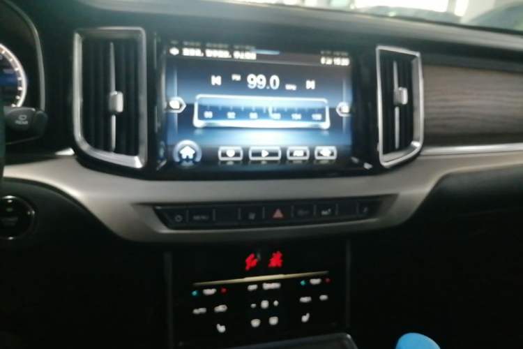 Used Hongqi HS7 2022 2.0T DCT Two-Wheel Drive Smart Connect Flagship Edition Five Seats Audio And AC Panel