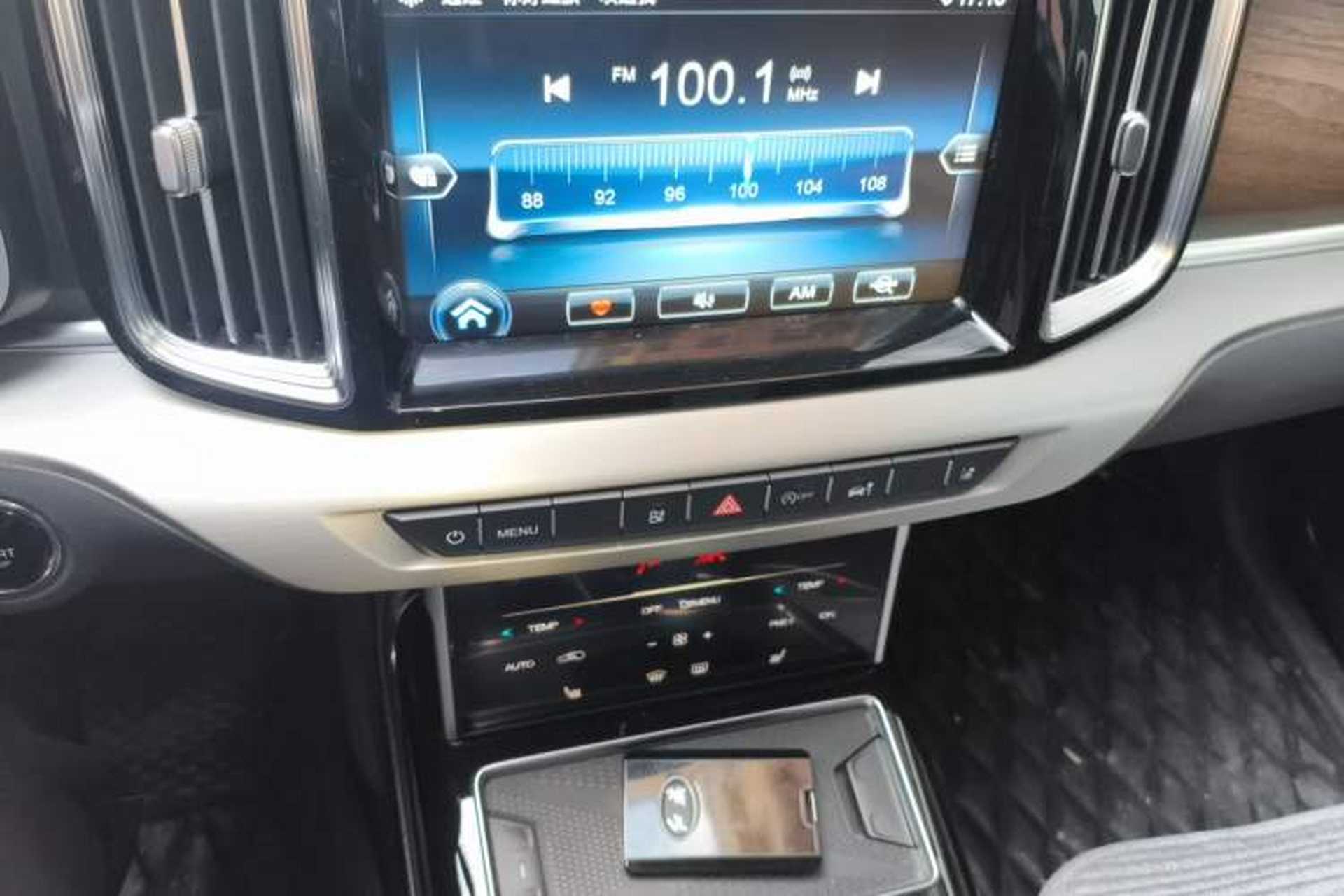 Used Hongqi HS7 2022 2.0T DCT Two-Wheel Drive Smart Connect Flagship Edition Seven Seats Audio And AC Panel