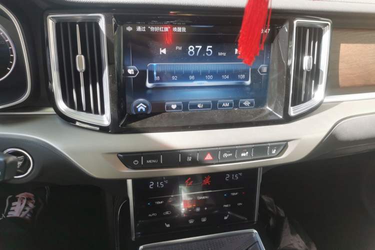 Used Hongqi HS7 2022 2.0T DCT Two-Wheel Drive Smart Connect Flagship Edition Five Seats Audio And AC Panel