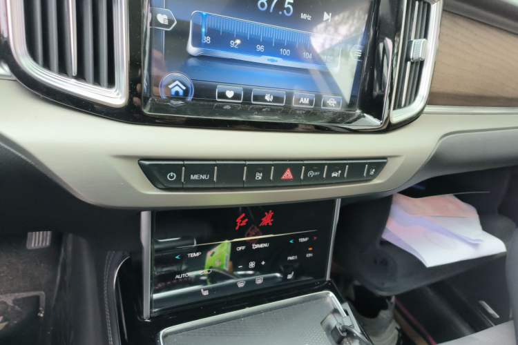 Used Hongqi HS7 2022 2.0T DCT Two-Wheel Drive Smart Connect Flagship Edition Five Seats Audio And AC Panel