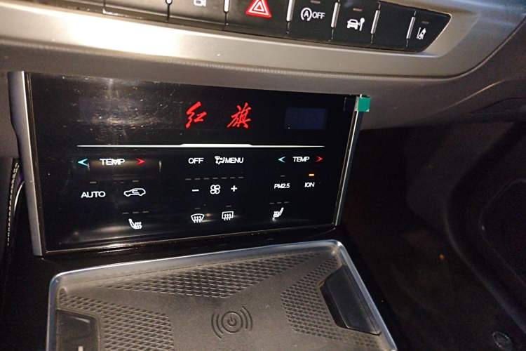 Used Hongqi HS7 2022 2.0T DCT Two-Wheel Drive Smart Connect Flagship Edition Five Seats Audio And AC Panel