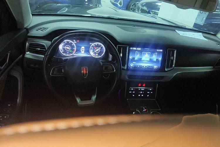 Used Hongqi HS7 2022 2.0T DCT Two-Wheel Drive Smart Connect Flagship Edition Seven Seats Center Console