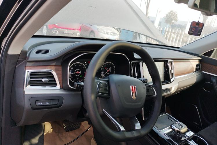 Used Hongqi HS7 2022 2.0T DCT Two-Wheel Drive Smart Connect Flagship Edition Seven Seats Center Console