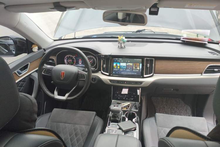 Used Hongqi HS7 2022 2.0T DCT Two-Wheel Drive Smart Connect Flagship Edition Seven Seats Center Console