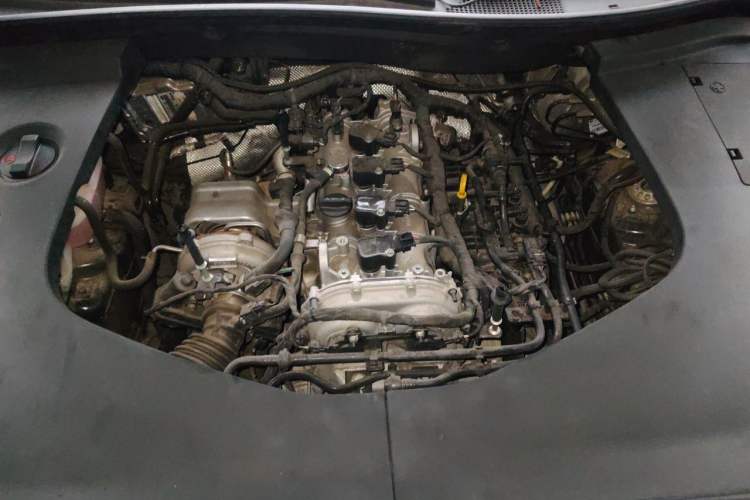 Used Hongqi HS7 2022 2.0T DCT Two-Wheel Drive Smart Connect Flagship Edition Five Seats Engine Bay