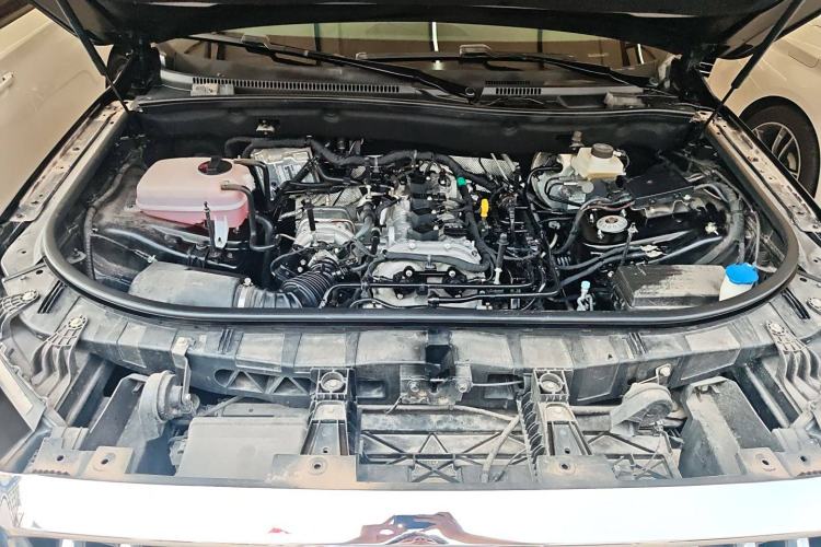 Used Hongqi HS7 2022 2.0T DCT Two-Wheel Drive Smart Connect Flagship Edition Seven Seats Engine Bay