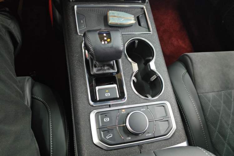 Used Hongqi HS7 2022 2.0T DCT Two-Wheel Drive Smart Connect Flagship Edition Five Seats Gear Lever