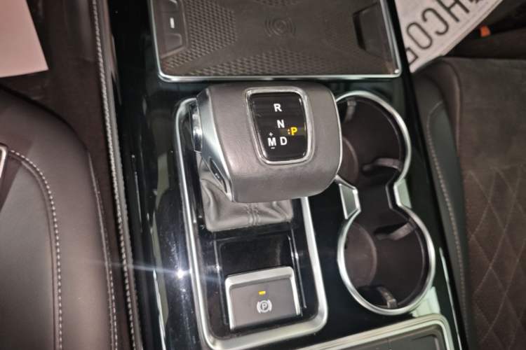 Used Hongqi HS7 2022 2.0T DCT Two-Wheel Drive Smart Connect Flagship Edition Seven Seats Gear Lever
