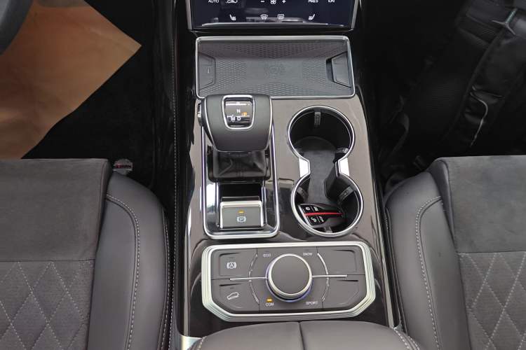 Used Hongqi HS7 2022 2.0T DCT Two-Wheel Drive Smart Connect Flagship Edition Seven Seats Gear Lever