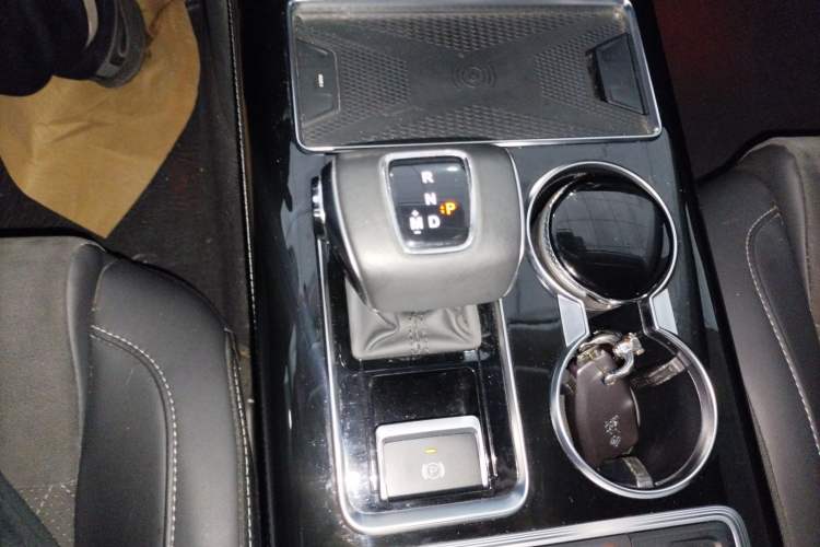 Used Hongqi HS7 2022 2.0T DCT Two-Wheel Drive Smart Connect Flagship Edition Seven Seats Gear Lever