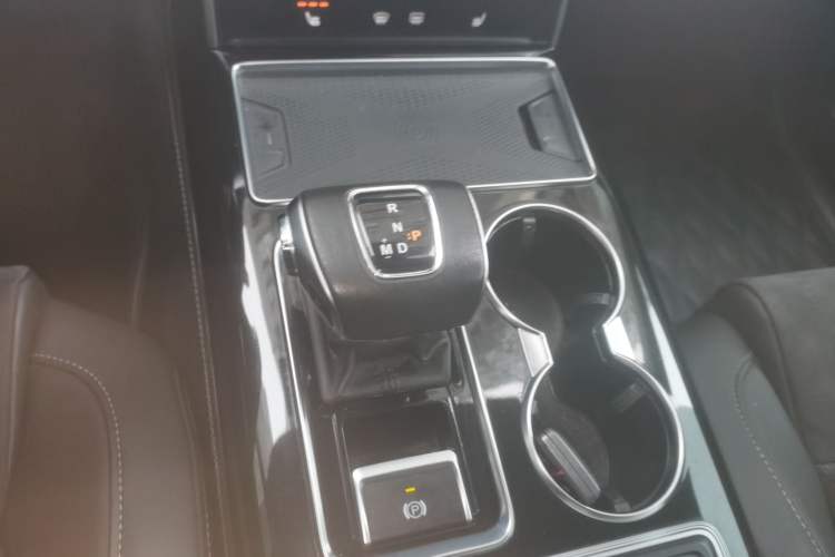 Used Hongqi HS7 2022 2.0T DCT Two-Wheel Drive Smart Connect Flagship Edition Seven Seats Gear Lever