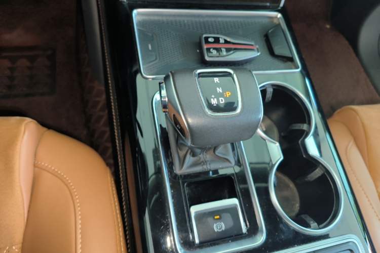 Used Hongqi HS7 2022 2.0T DCT Two-Wheel Drive Smart Connect Flagship Edition Seven Seats Gear Lever