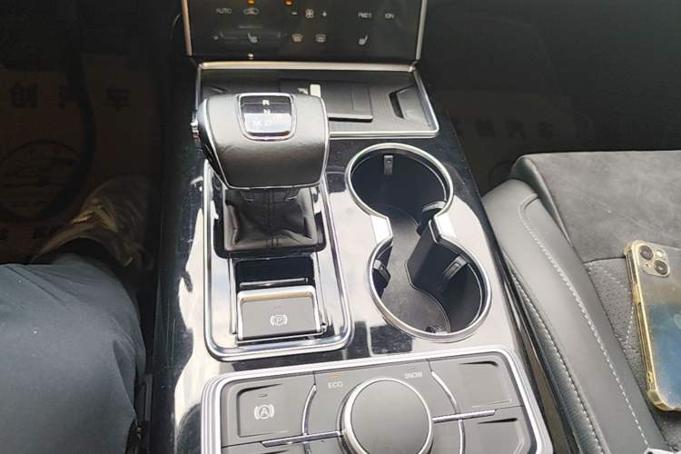 Used Hongqi HS7 2022 2.0T DCT Two-Wheel Drive Smart Connect Flagship Edition Seven Seats Gear Lever
