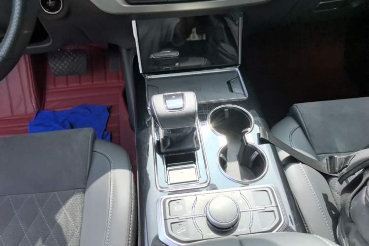 Used Hongqi HS7 2022 2.0T DCT Two-Wheel Drive Smart Connect Flagship Edition Five Seats Gear Lever
