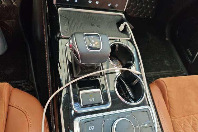 Used Hongqi HS7 2022 2.0T DCT Two-Wheel Drive Smart Connect Flagship Edition Five Seats Gear Lever