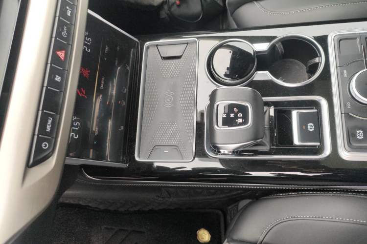 Used Hongqi HS7 2022 2.0T DCT Two-Wheel Drive Smart Connect Flagship Edition Seven Seats Gear Lever